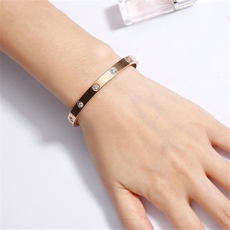 Bratara tip bangle Hallie - Vagance Jewelry