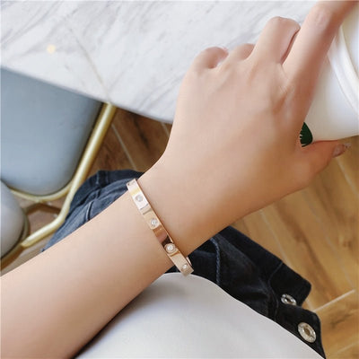 Bratara tip bangle Hallie - Vagance Jewelry